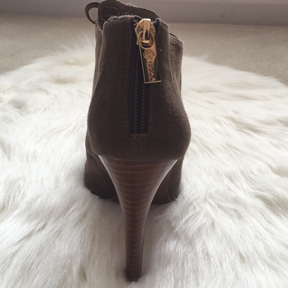 NIB ISOLA Brinly Nimbus Suede Bootie - Picture 4 of 9